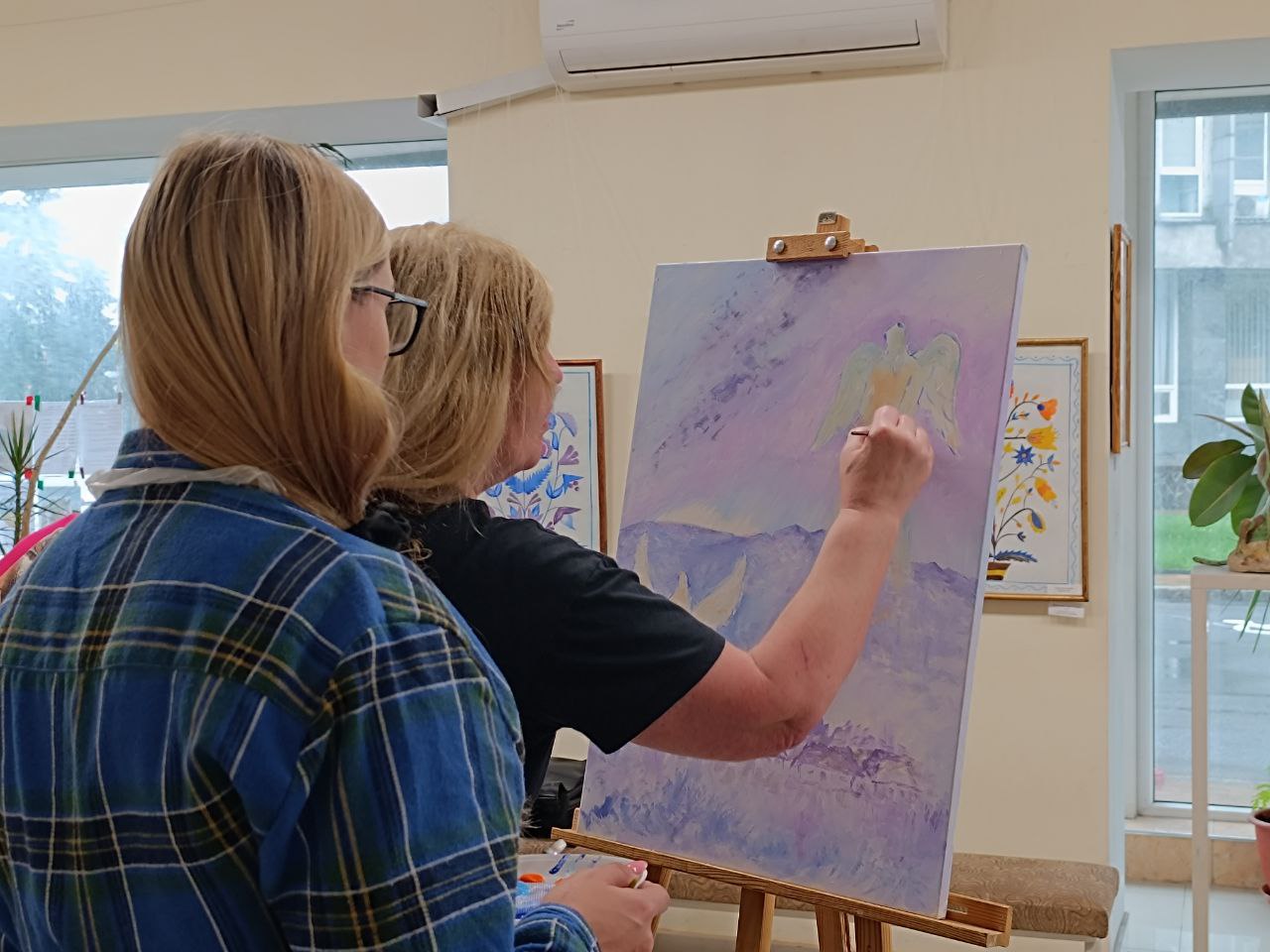 Новини Вінниці - фото з «Кожна обирала не просто фарби, а свої почуття»: у Вінниці відбувся майстер-клас для дружин Героїв