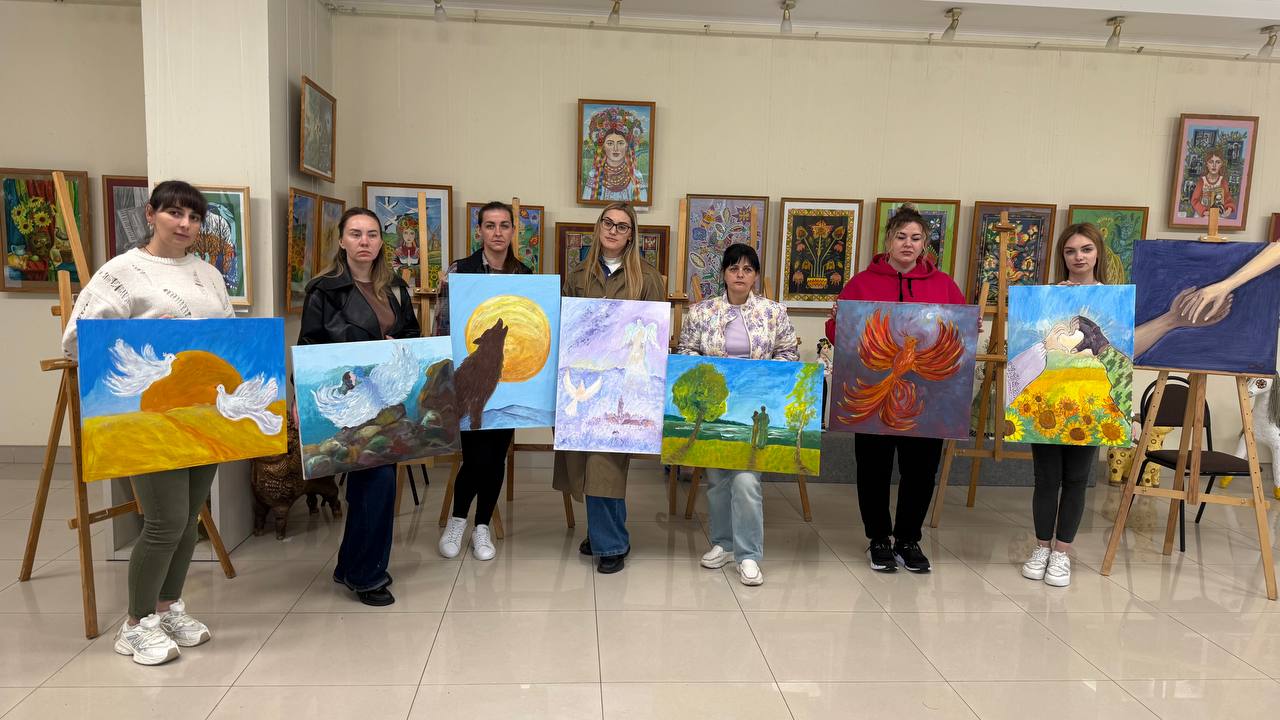 Новини Вінниці - фото з «Кожна обирала не просто фарби, а свої почуття»: у Вінниці відбувся майстер-клас для дружин Героїв