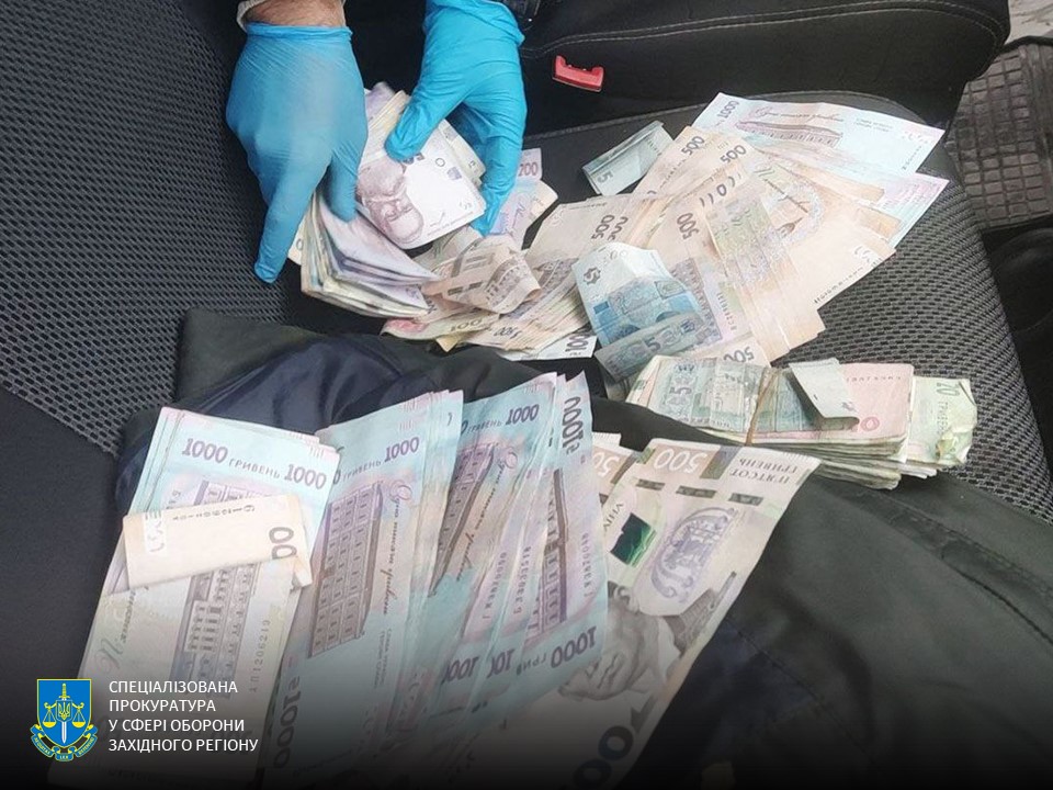 Новини Тернополя - фото з Затримання на Тернопільщині: групу чоловіків підозрюють у влаштуванні втеч військових із частин за кордон