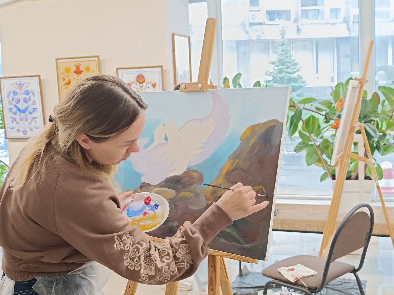 Новини Вінниці - фото з «Кожна обирала не просто фарби, а свої почуття»: у Вінниці відбувся майстер-клас для дружин Героїв