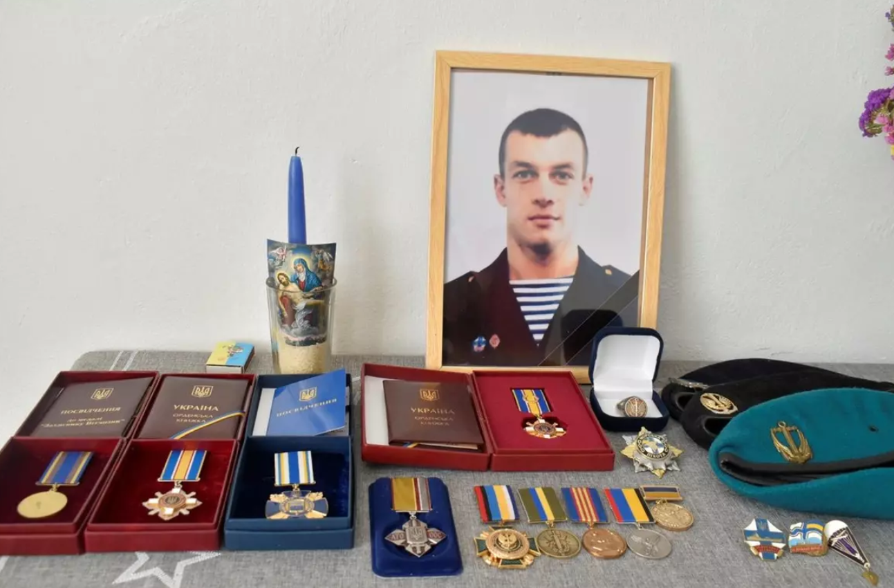 Новини Вінниці - фото з «Його тіло дотепер не повернули»: у Жмеринці відкрили пам’ятник морпіху Ярославу Христюку