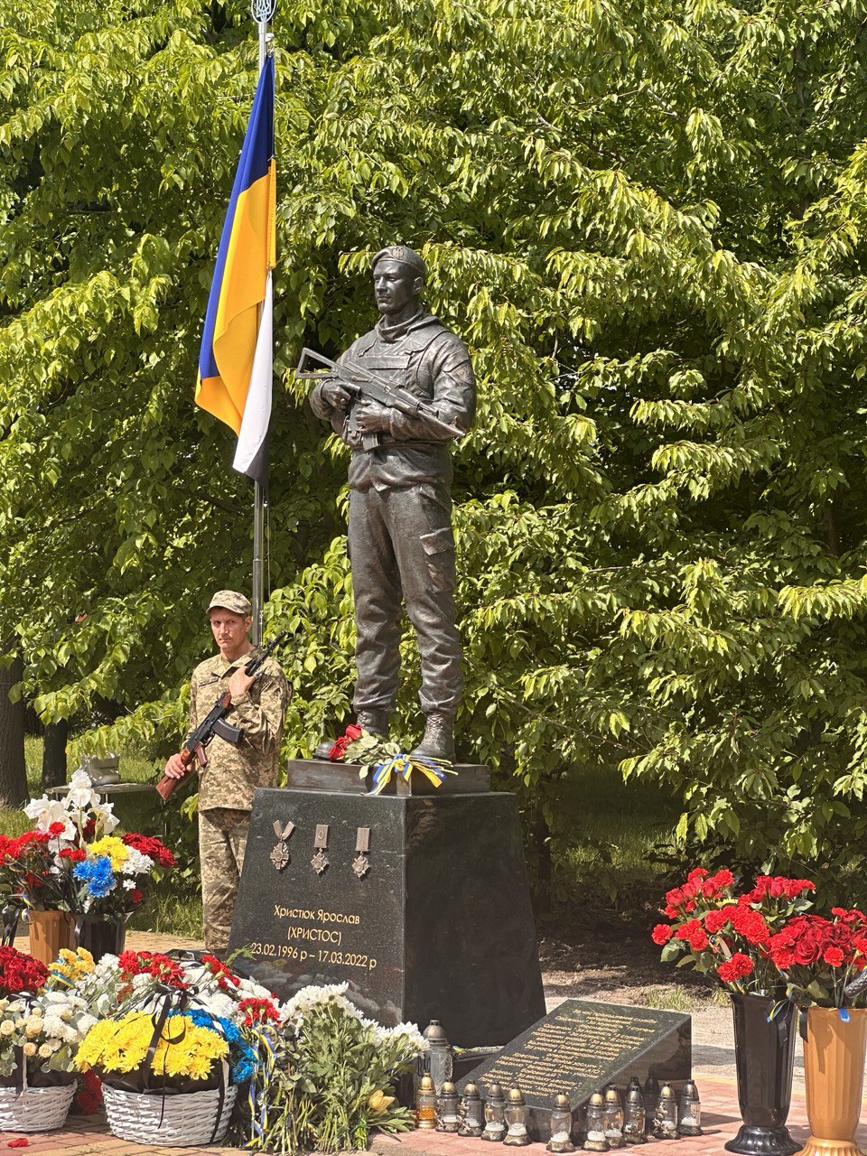 Новини Вінниці - фото з «Його тіло дотепер не повернули»: у Жмеринці відкрили пам’ятник морпіху Ярославу Христюку