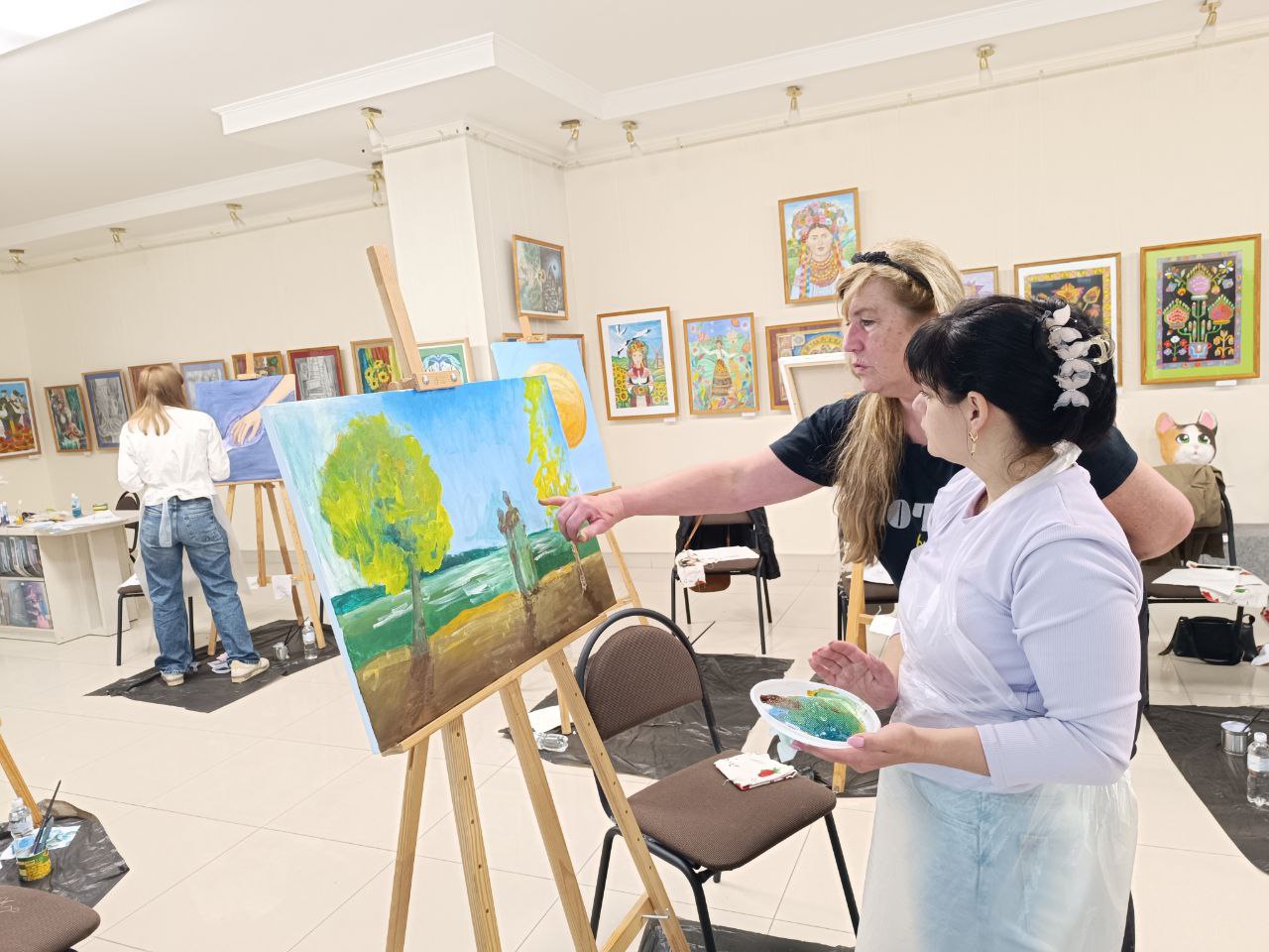 Новини Вінниці - фото з «Кожна обирала не просто фарби, а свої почуття»: у Вінниці відбувся майстер-клас для дружин Героїв