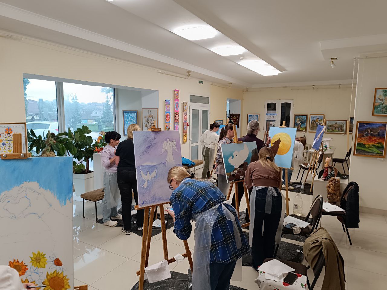 Новини Вінниці - фото з «Кожна обирала не просто фарби, а свої почуття»: у Вінниці відбувся майстер-клас для дружин Героїв