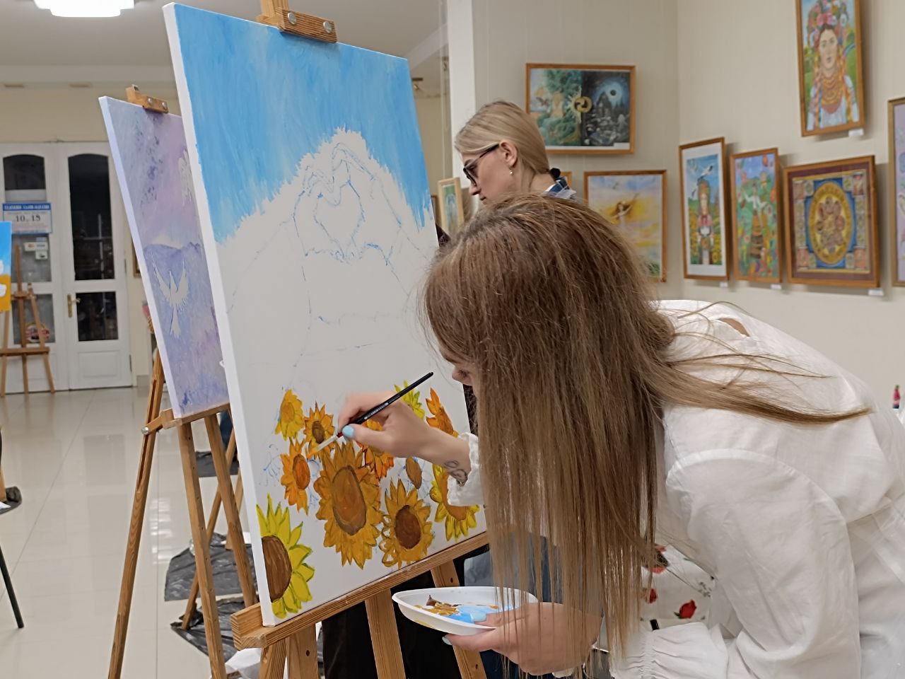 Новини Вінниці - фото з «Кожна обирала не просто фарби, а свої почуття»: у Вінниці відбувся майстер-клас для дружин Героїв