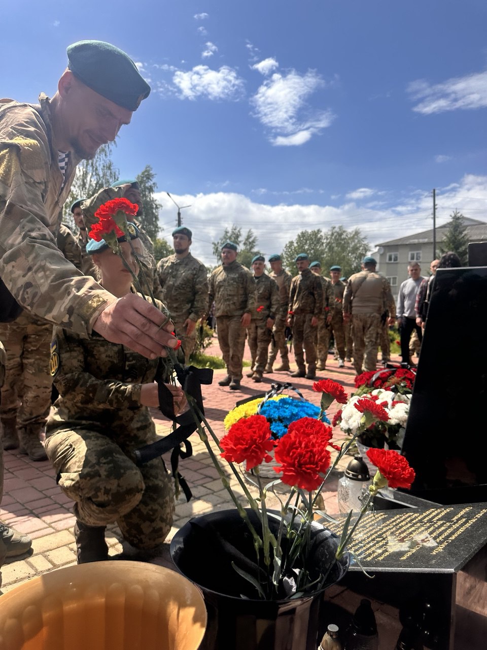 Новини Вінниці - фото з «Його тіло дотепер не повернули»: у Жмеринці відкрили пам’ятник морпіху Ярославу Христюку