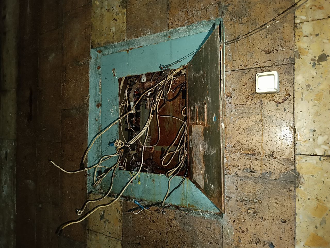 Новини Вінниці - фото з Притон у центрі Вінниці: хто відповідальний за трагедії в колишньому кінотеатрі «росія»?