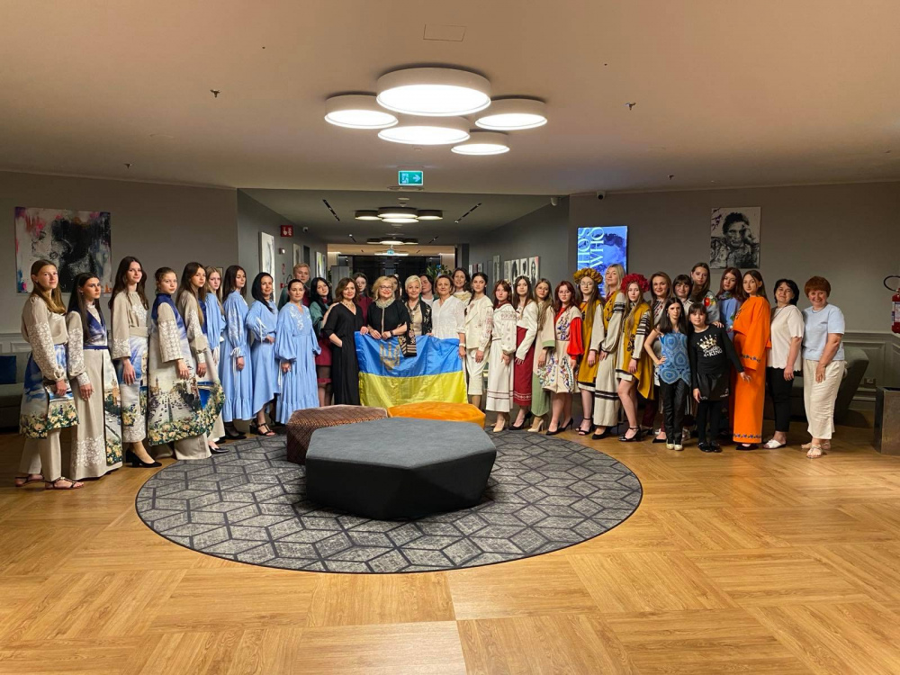 Новини Тернополя - фото з На модному показі в Італії представили колекцію одягу, які створили учні-дизайнери з Тернополя