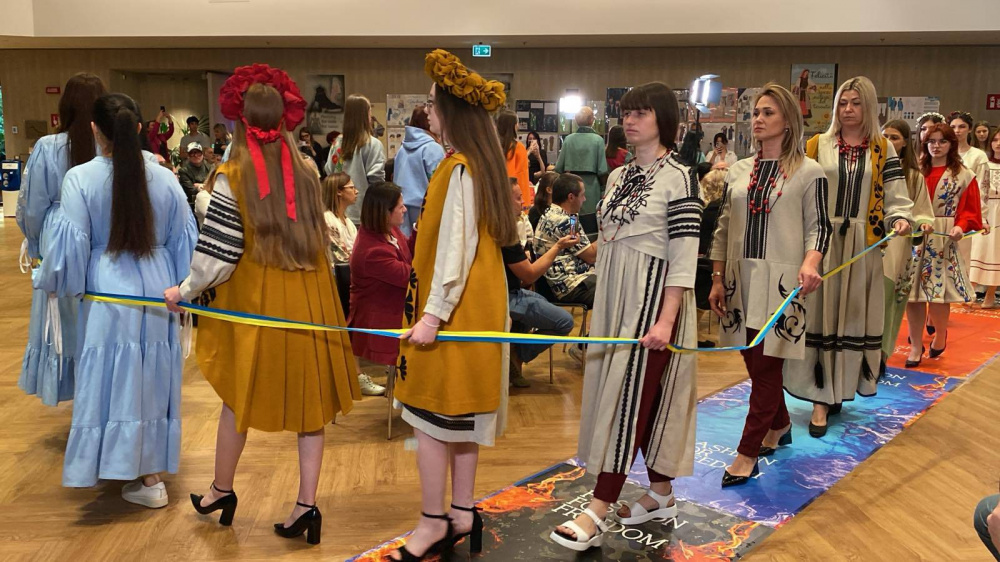 Новини Тернополя - фото з На модному показі в Італії представили колекцію одягу, які створили учні-дизайнери з Тернополя