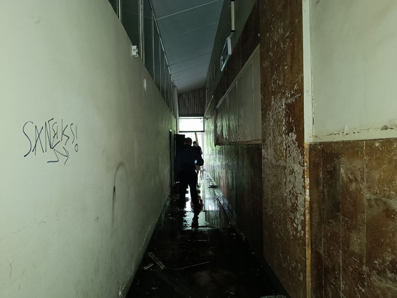 Новини Вінниці - фото з Притон у центрі Вінниці: хто відповідальний за трагедії в колишньому кінотеатрі «росія»?