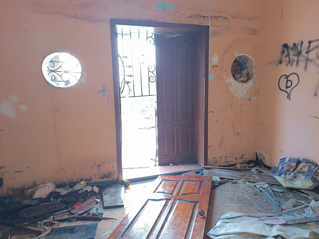 Новини Вінниці - фото з Притон у центрі Вінниці: хто відповідальний за трагедії в колишньому кінотеатрі «росія»?