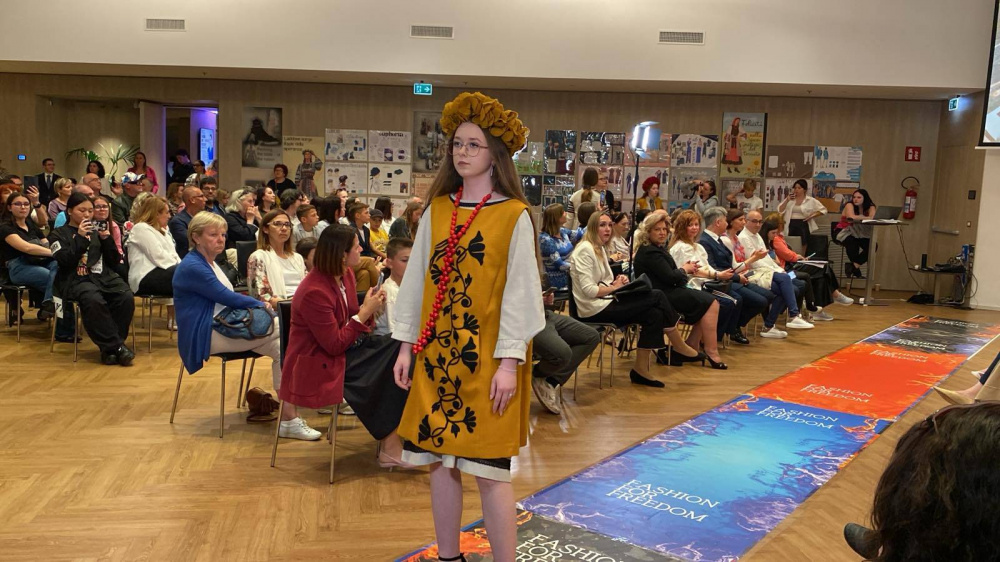 Новини Тернополя - фото з На модному показі в Італії представили колекцію одягу, які створили учні-дизайнери з Тернополя