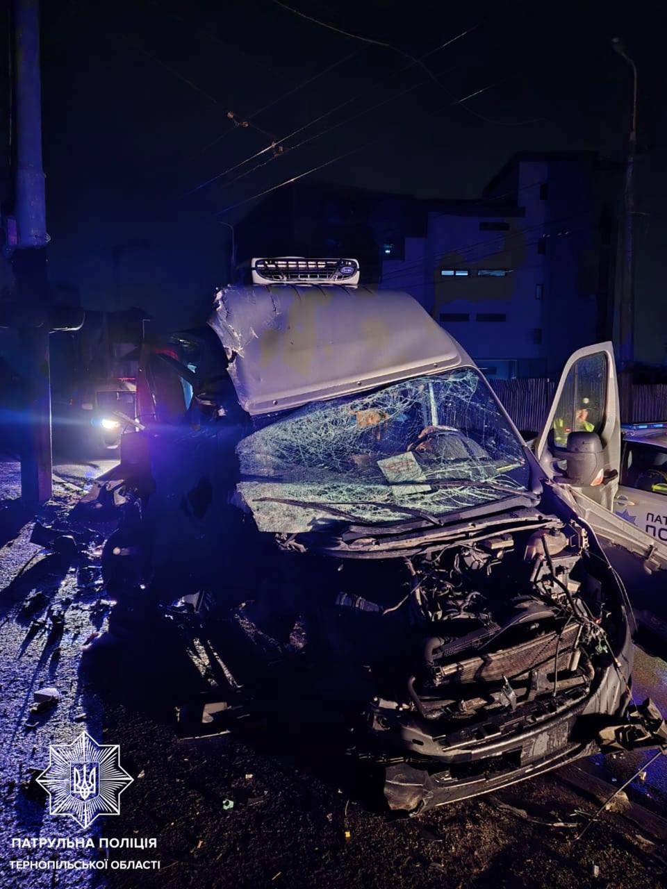 Новини Тернополя - фото з На Білецькій Lexus збив обмежувачі, на Бандери Renault — електроопору: у водіїв виявили ознаки сп'яніння