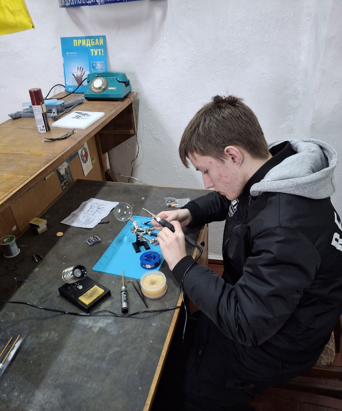 Новини Вінниці - фото з «Бує, на чийсь місто залітаємо»: вчитель повернувся з війни і робиться з учнями дрони