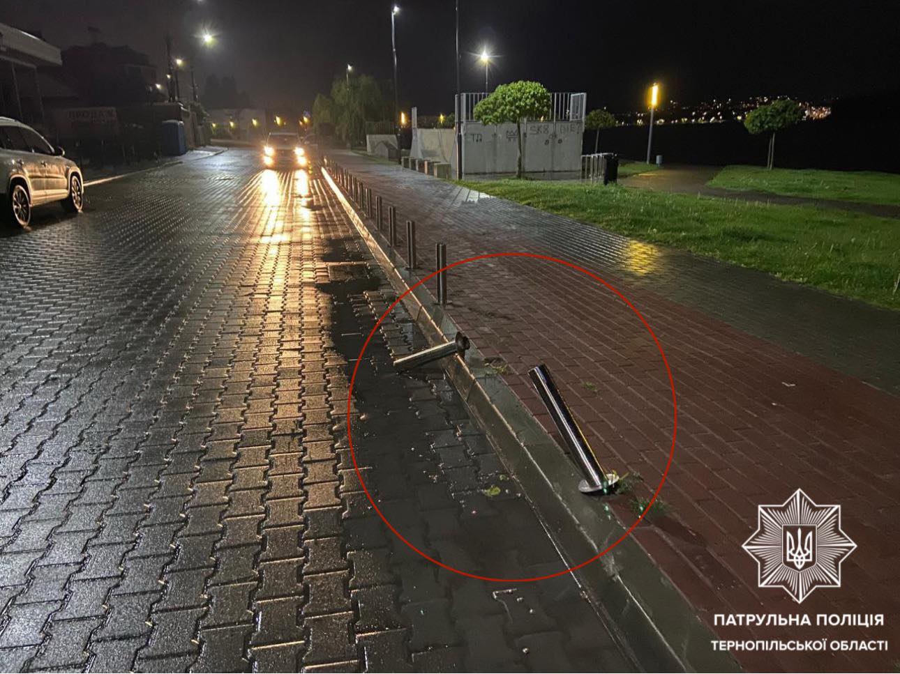 Новини Тернополя - фото з На Білецькій Lexus збив обмежувачі, на Бандери Renault — електроопору: у водіїв виявили ознаки сп'яніння