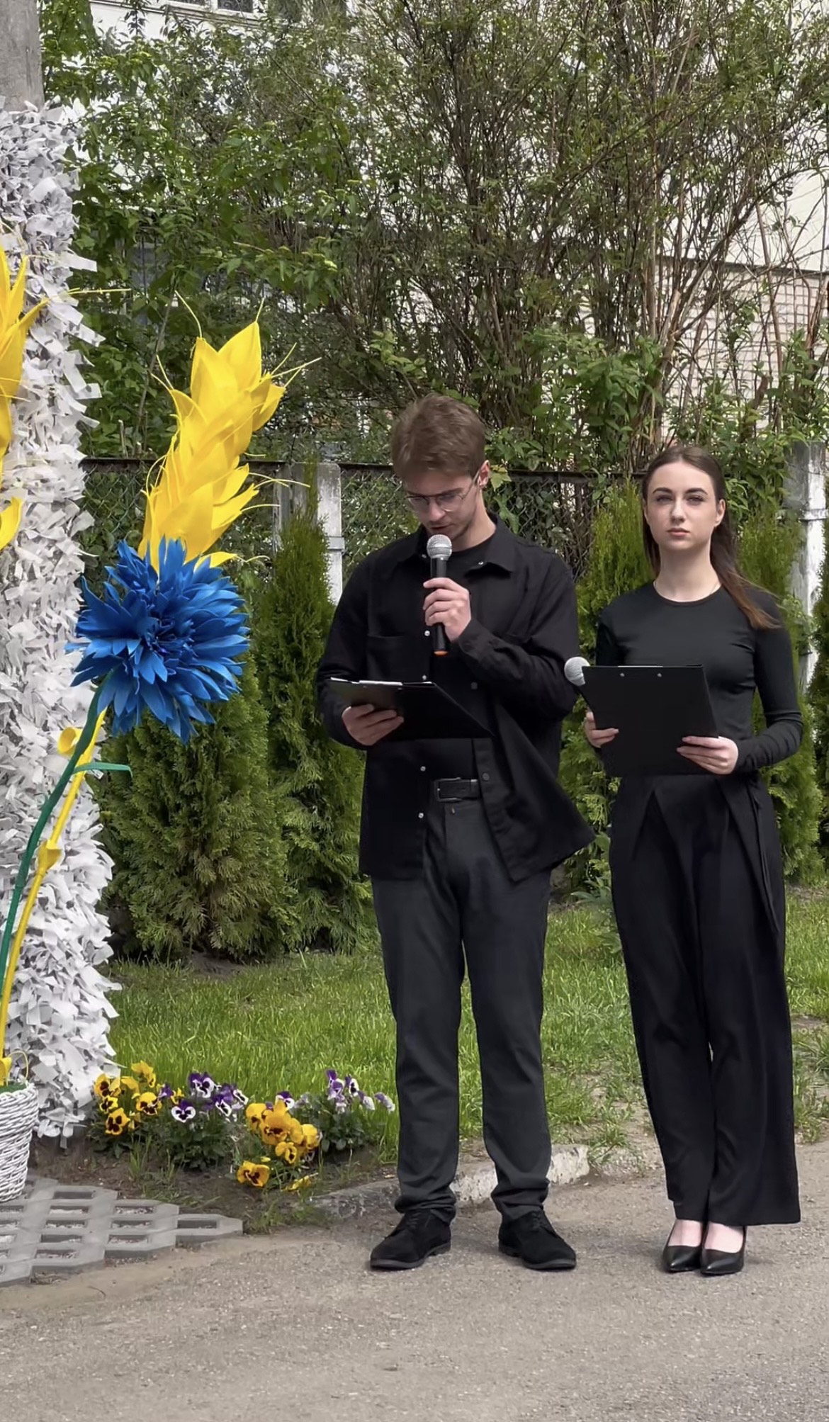 Новини Вінниці - фото з На честь п’ятнадцяти героїв: у ліцеї №27 відкрили стелу Пам’яті загиблим випускникам