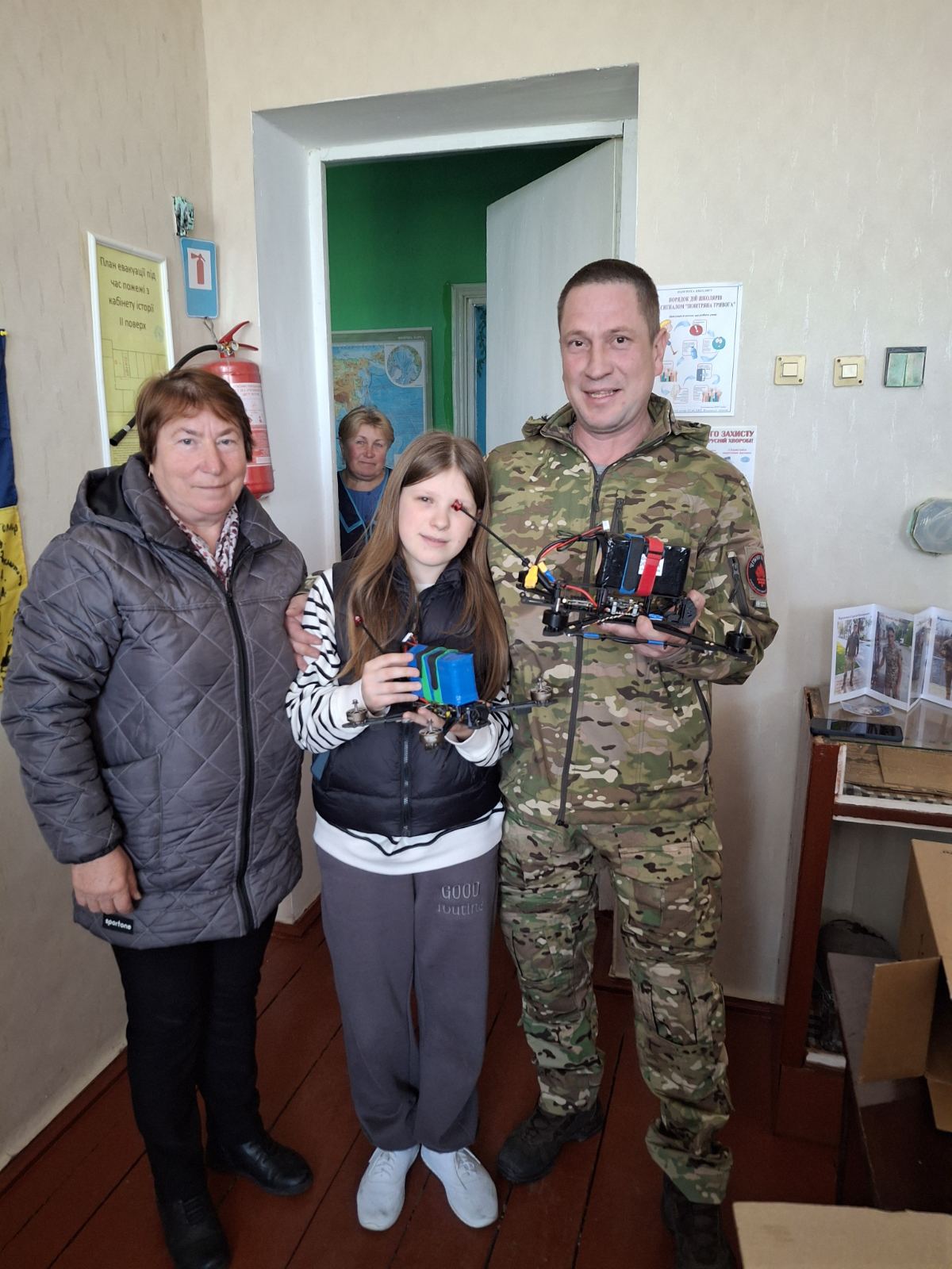 Новини Вінниці - фото з «Бує, на чийсь місто залітаємо»: вчитель повернувся з війни і робиться з учнями дрони