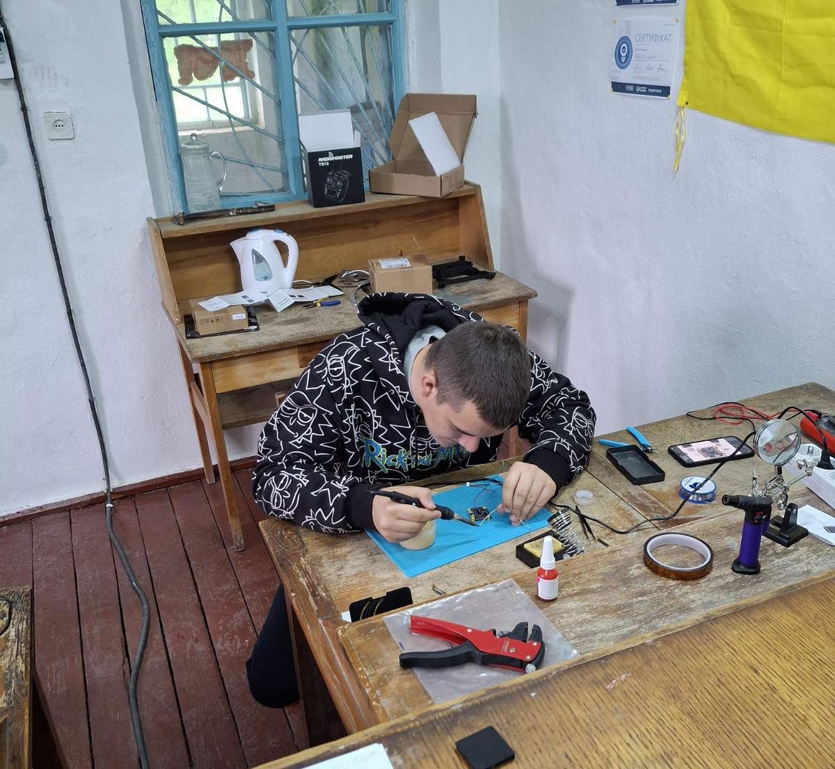 Новини Вінниці - фото з «Бує, на чийсь місто залітаємо»: вчитель повернувся з війни і робиться з учнями дрони