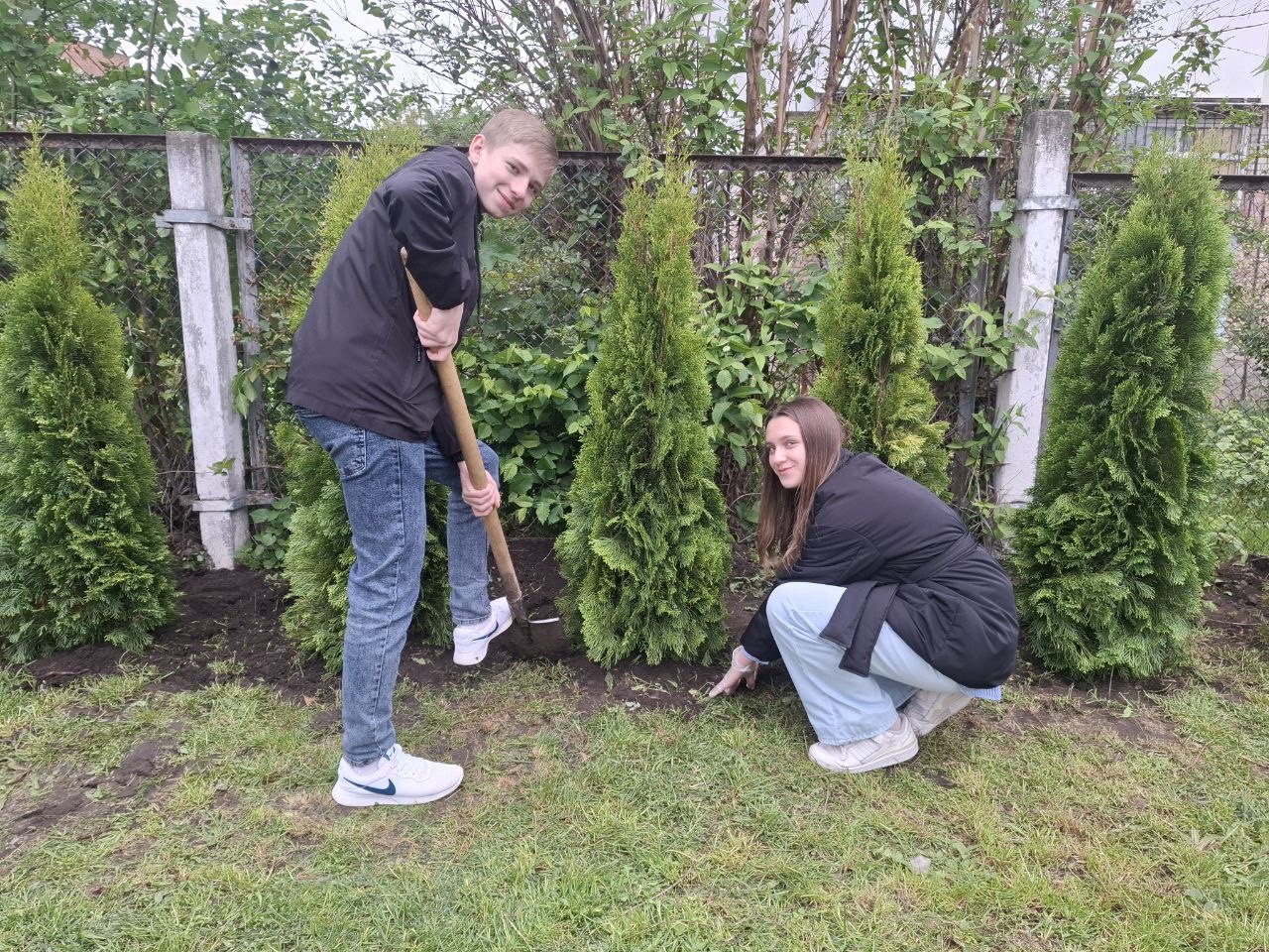 Новини Вінниці - фото з На честь п’ятнадцяти героїв: у ліцеї №27 відкрили стелу Пам’яті загиблим випускникам