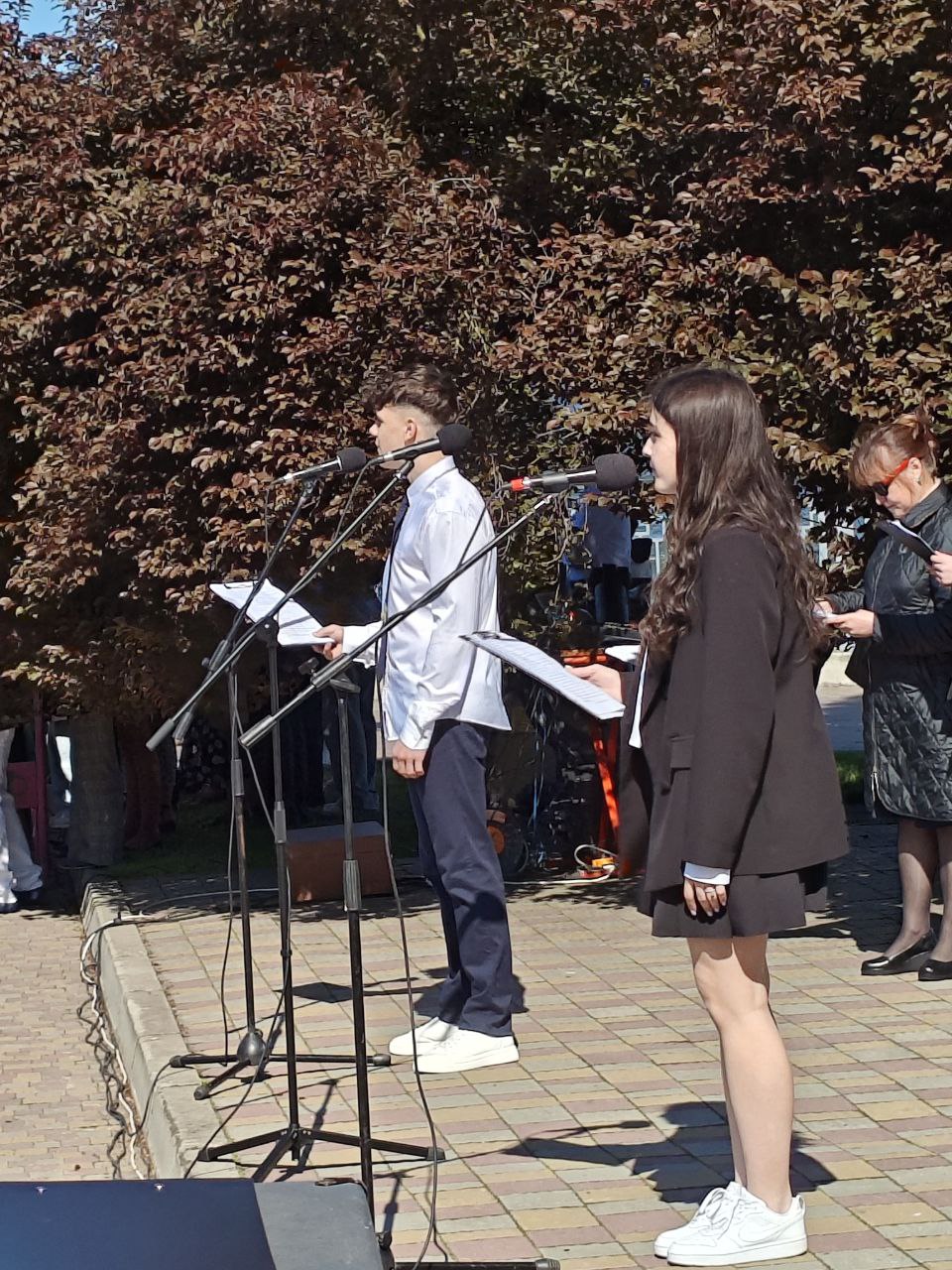 Новини Тернополя - фото з Сльози, вальс і вдячність захисникам: у школах Тернополя пролунав останній дзвоник