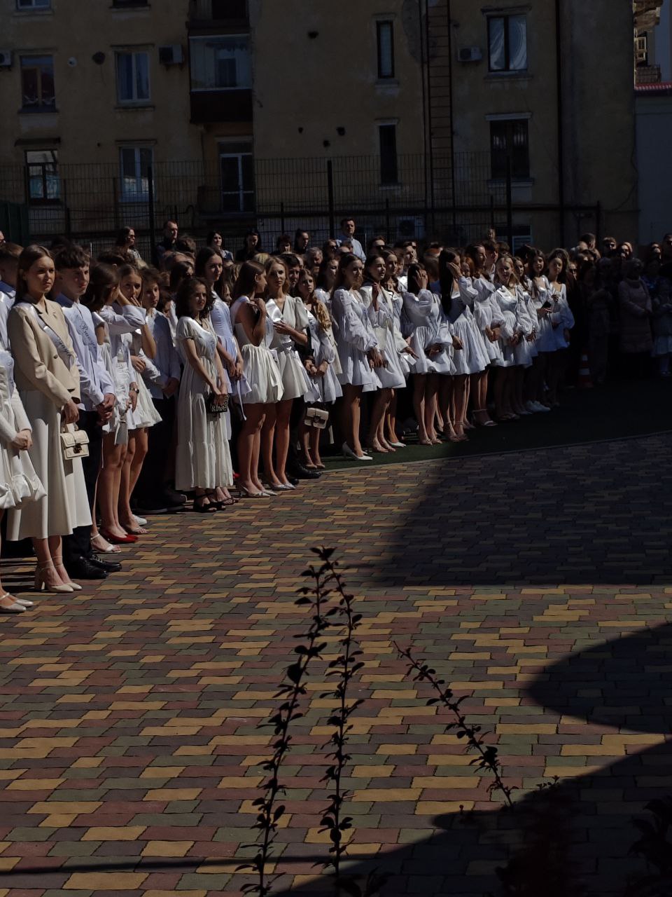 Новини Тернополя - фото з Сльози, вальс і вдячність захисникам: у школах Тернополя пролунав останній дзвоник