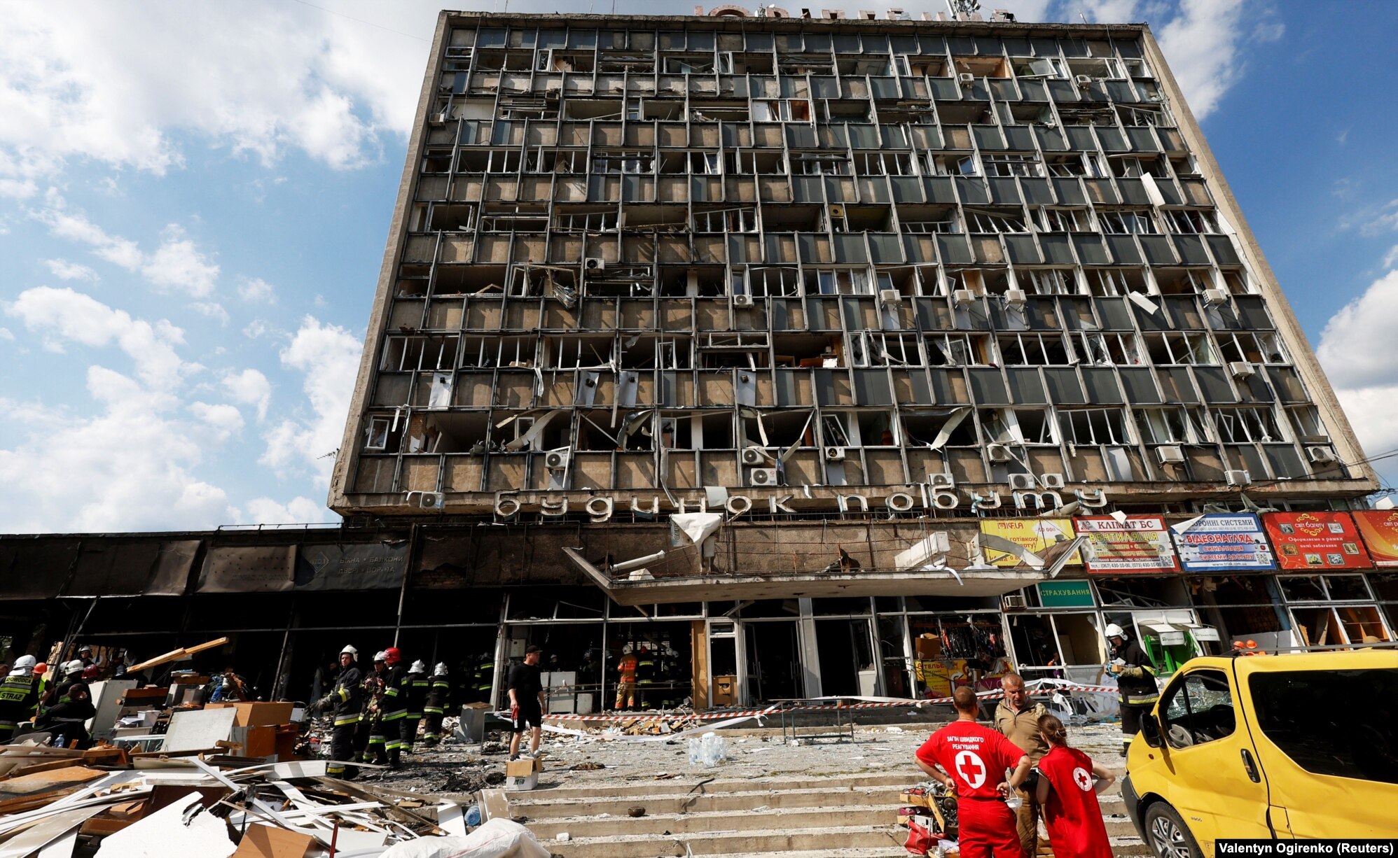 Новини Вінниці - фото з Ромчик, який вижив під час удару по Вінниці: «Мамине взуття. Я доріс і тепер воно — моє»