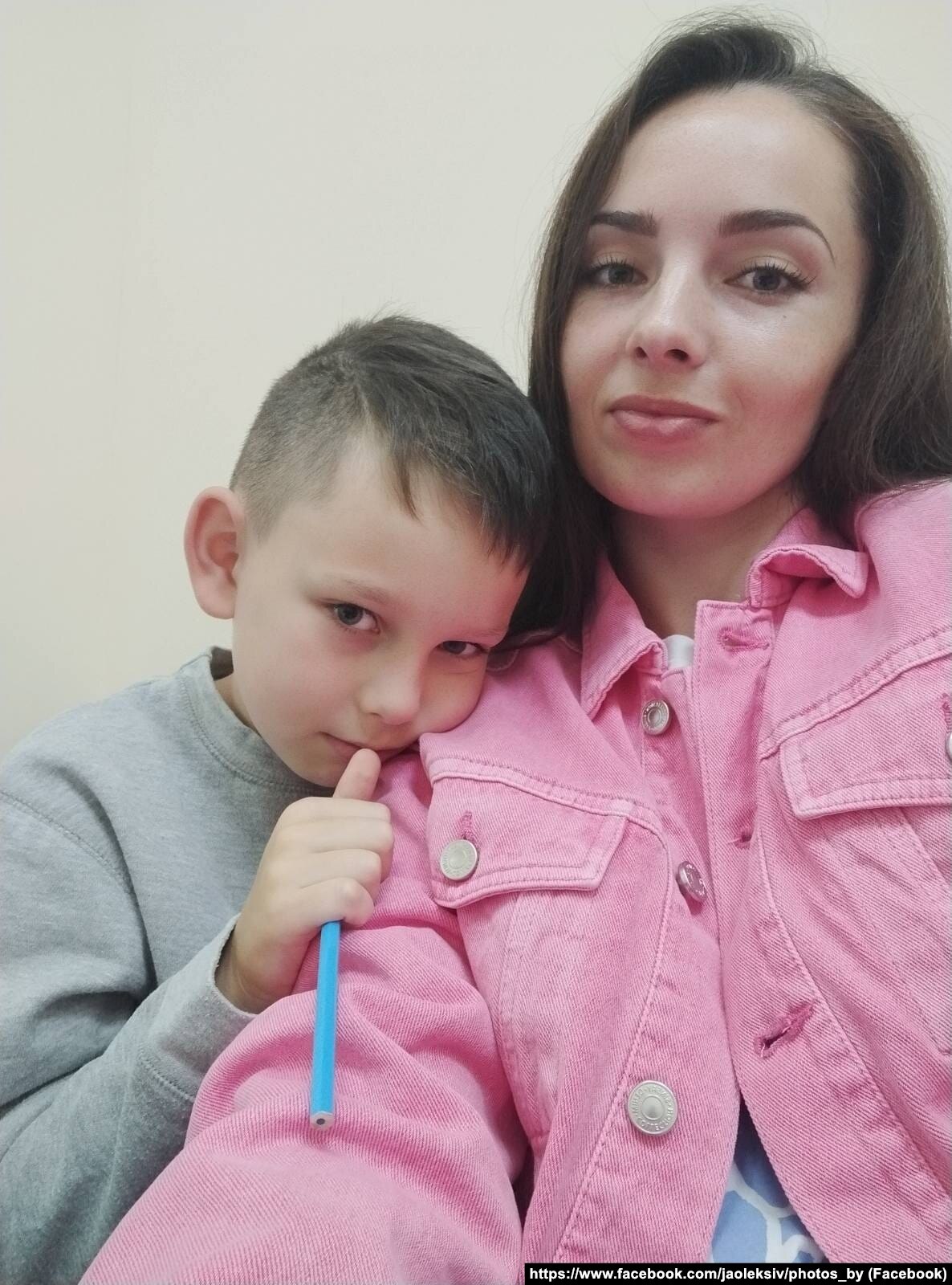 Новини Вінниці - фото з Ромчик, який вижив під час удару по Вінниці: «Мамине взуття. Я доріс і тепер воно — моє»