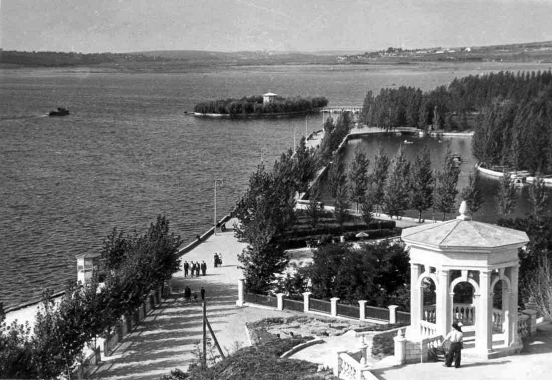 Новини Тернополя - фото з Які теплоходи та катери курсували Тернопільським ставом у 50-90-х роках. Дивіться ретро фото