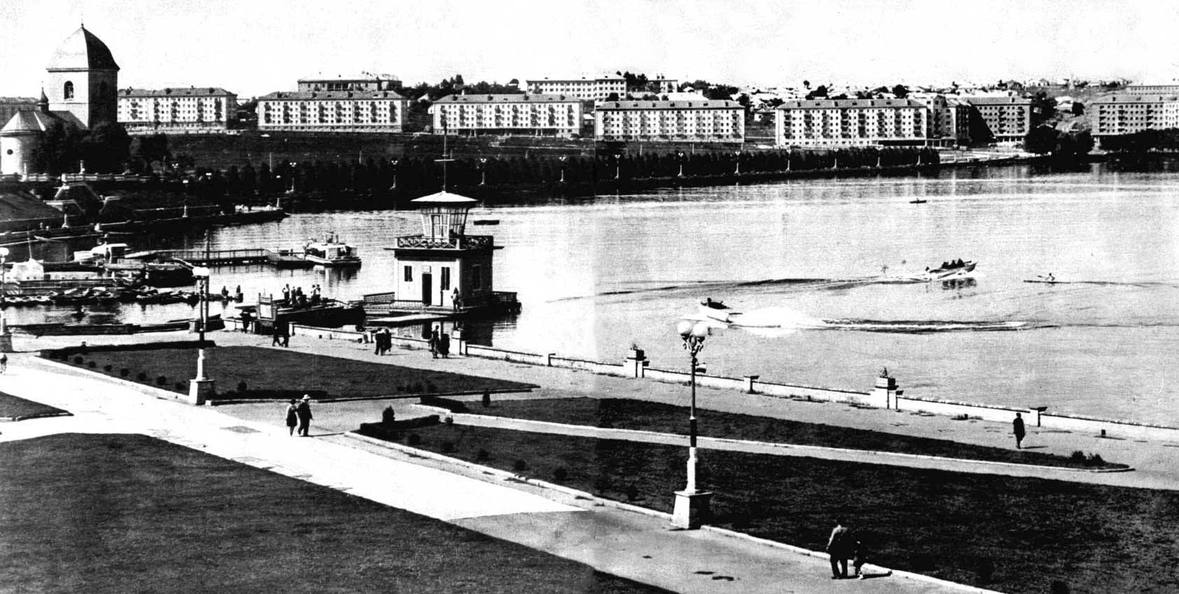 Новини Тернополя - фото з Які теплоходи та катери курсували Тернопільським ставом у 50-90-х роках. Дивіться ретро фото