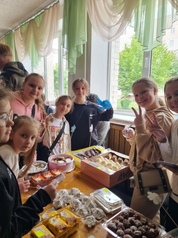 Новини Тернополя - фото з У тернопільській школі №29 зібрали понад 60 тисяч гривень для ЗСУ