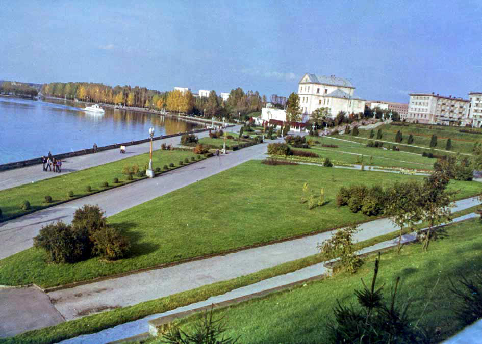 Новини Тернополя - фото з Які теплоходи та катери курсували Тернопільським ставом у 50-90-х роках. Дивіться ретро фото