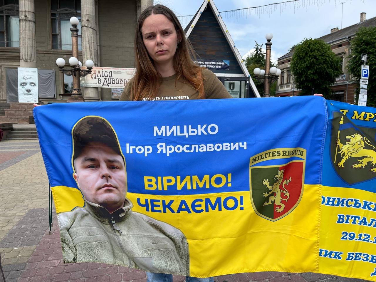 Новини Тернополя - фото з «Ми тут, бо вони досі там»: у Тернополі вийшли на акцію підтримки полонених та зниклих безвісти захисників