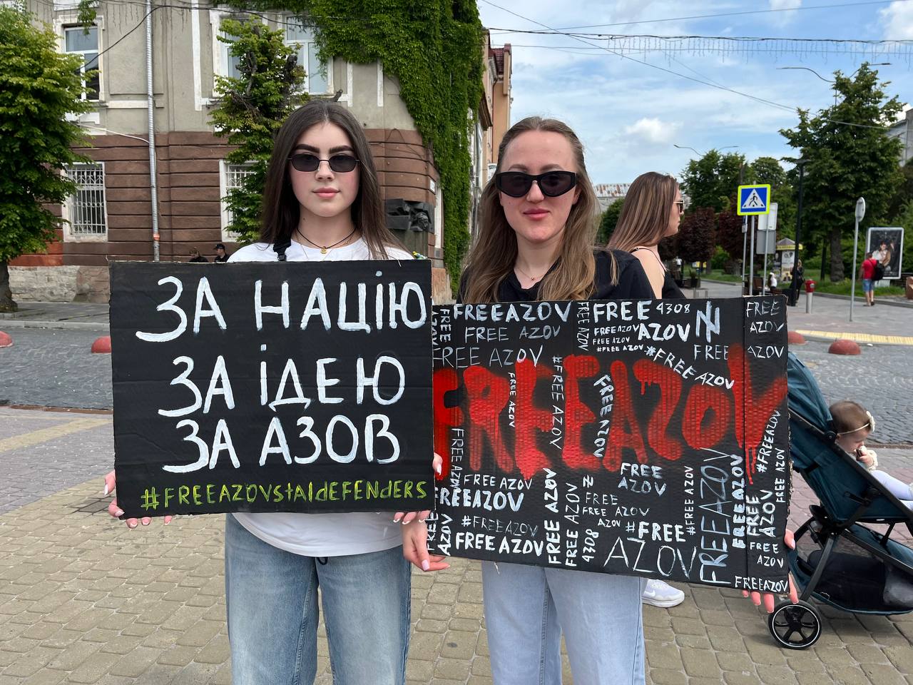Новини Тернополя - фото з «Ми тут, бо вони досі там»: у Тернополі вийшли на акцію підтримки полонених та зниклих безвісти захисників