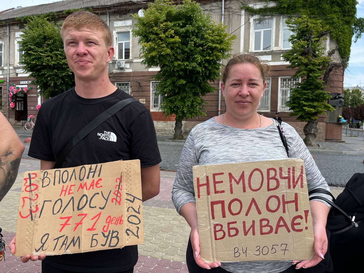 Новини Тернополя - фото з «Ми тут, бо вони досі там»: у Тернополі вийшли на акцію підтримки полонених та зниклих безвісти захисників