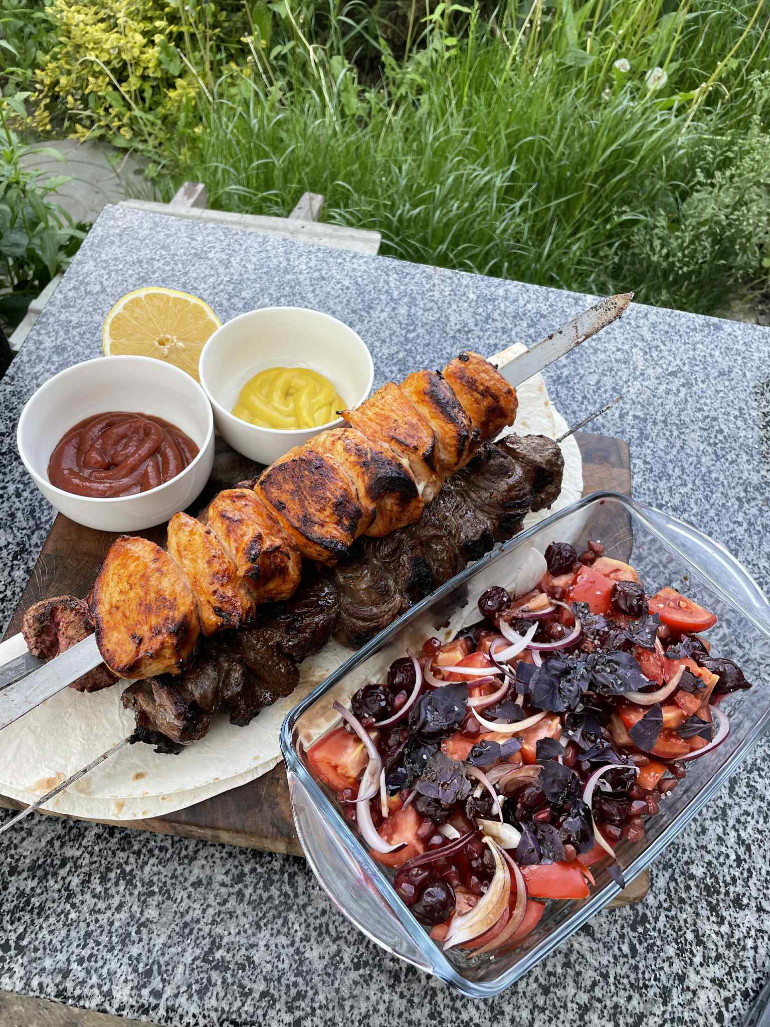 Новини Тернополя - фото з Готуємо три види шашлику та салат з вишнями