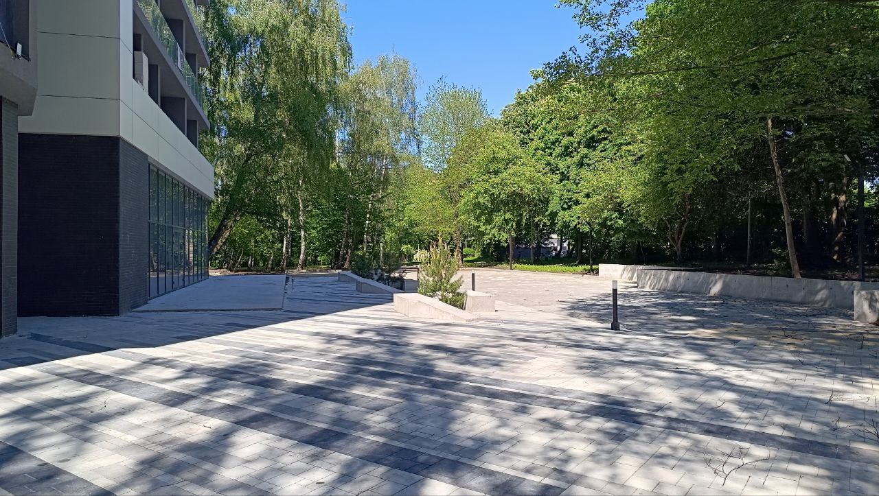 Новини Тернополя - фото з Облаштовують паркову та доріжки, а спортивних об'єктів не видно. Що роблять біля «Вуличної академії»?
