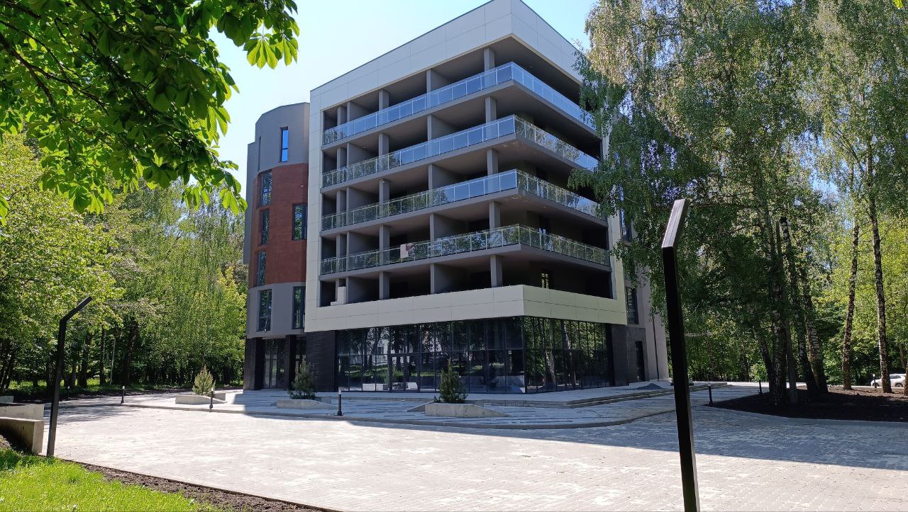 Новини Тернополя - фото з Облаштовують паркову та доріжки, а спортивних об'єктів не видно. Що роблять біля «Вуличної академії»?