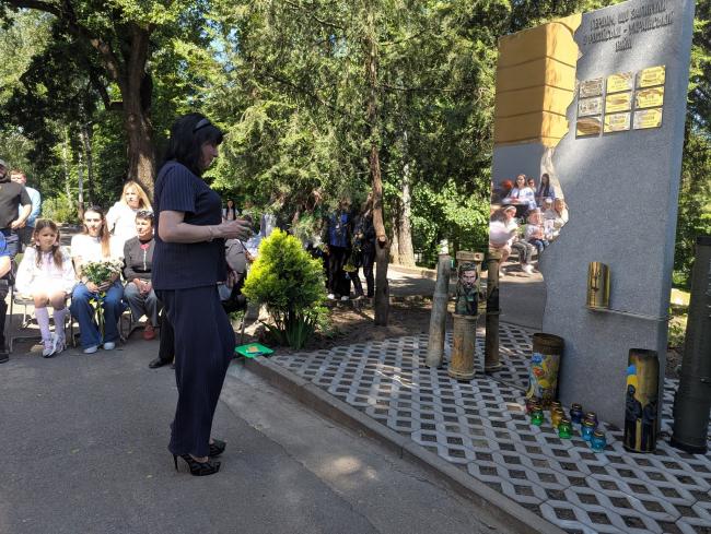 Новини Вінниці - фото з У вінницькому ліцеї №3 відкрили стелу пам’яті загиблих випускників