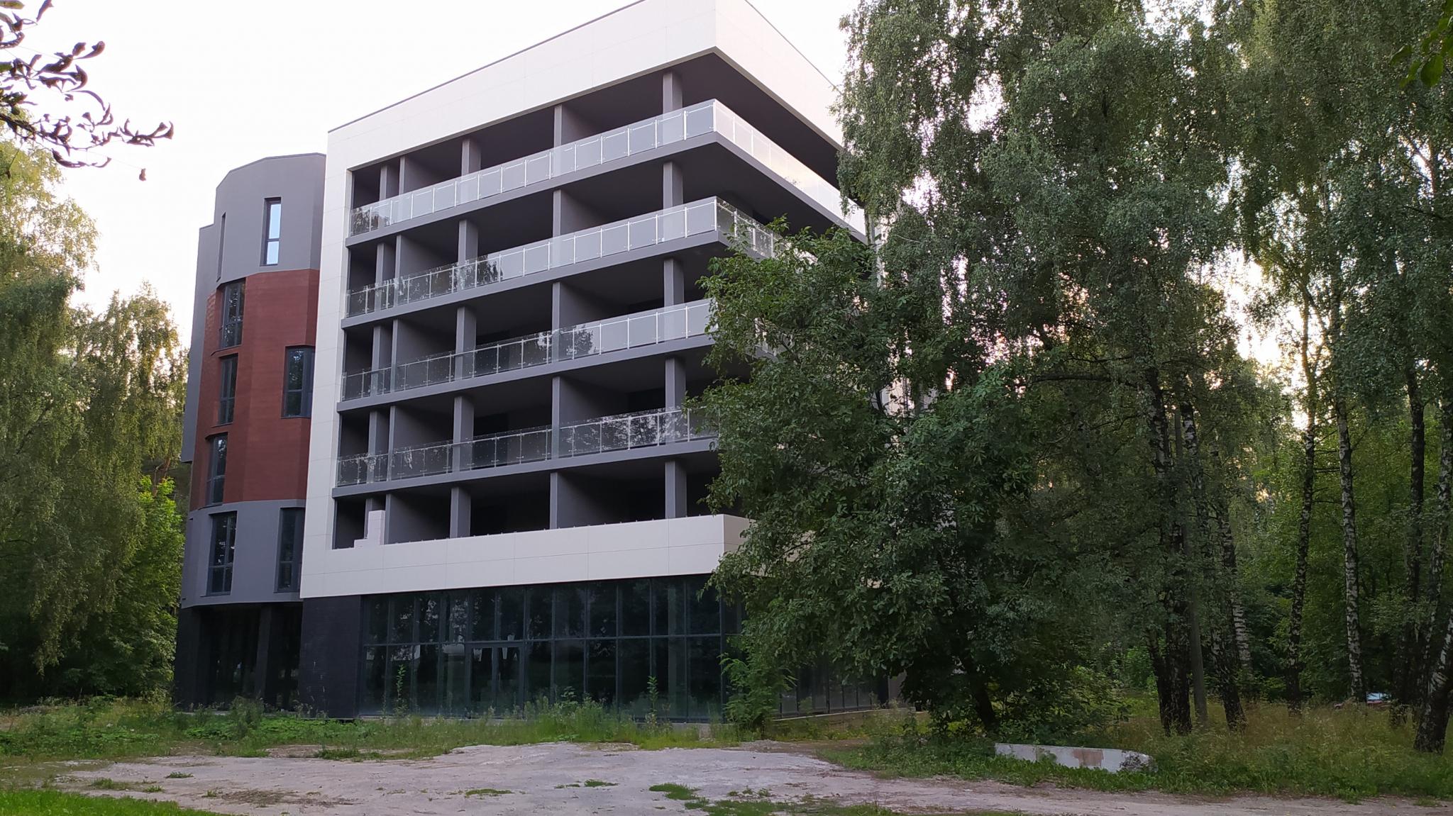 Новини Тернополя - фото з Облаштовують паркову та доріжки, а спортивних об'єктів не видно. Що роблять біля «Вуличної академії»?