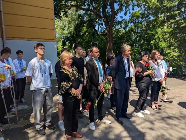 Новини Вінниці - фото з У вінницькому ліцеї №3 відкрили стелу пам’яті загиблих випускників