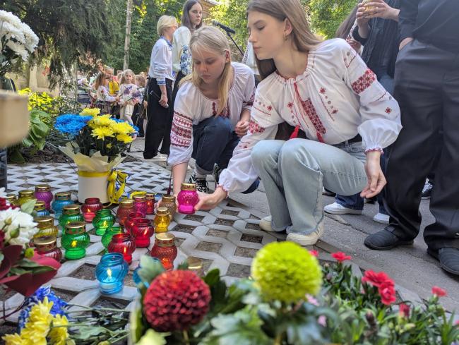 Новини Вінниці - фото з У вінницькому ліцеї №3 відкрили стелу пам’яті загиблих випускників