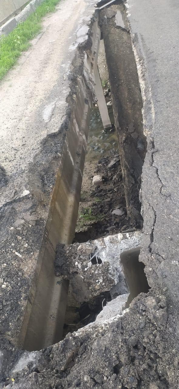 Новини Тернополя - фото з Міст у Чернихівцях могла пошкодити перевантажена вантажівка. Поліція проводить перевірку