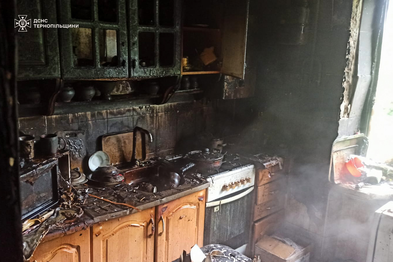 Новини Тернополя - фото з Двоє постраждалих, семеро врятованих під час пожежі квартири у Чорткові