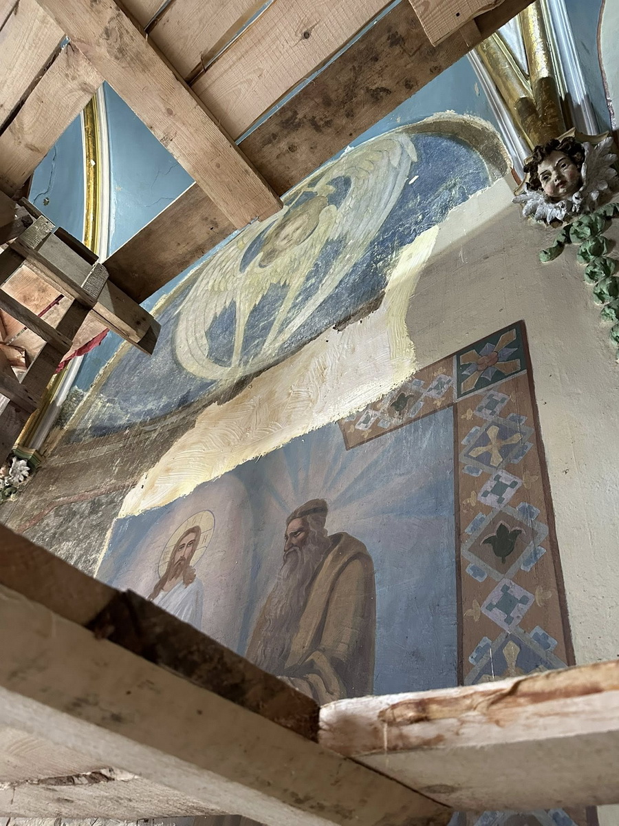 Новини Тернополя - фото з Живопис початку ХХ століття виявили під час реставрації храму в Бережанах