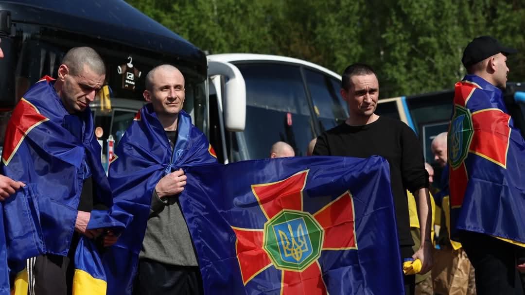 Новини Вінниці - фото з «Вийшов хлопчик з лицем старого діда»: дружина звільненого Ніколайчука розповіла про жахи полону