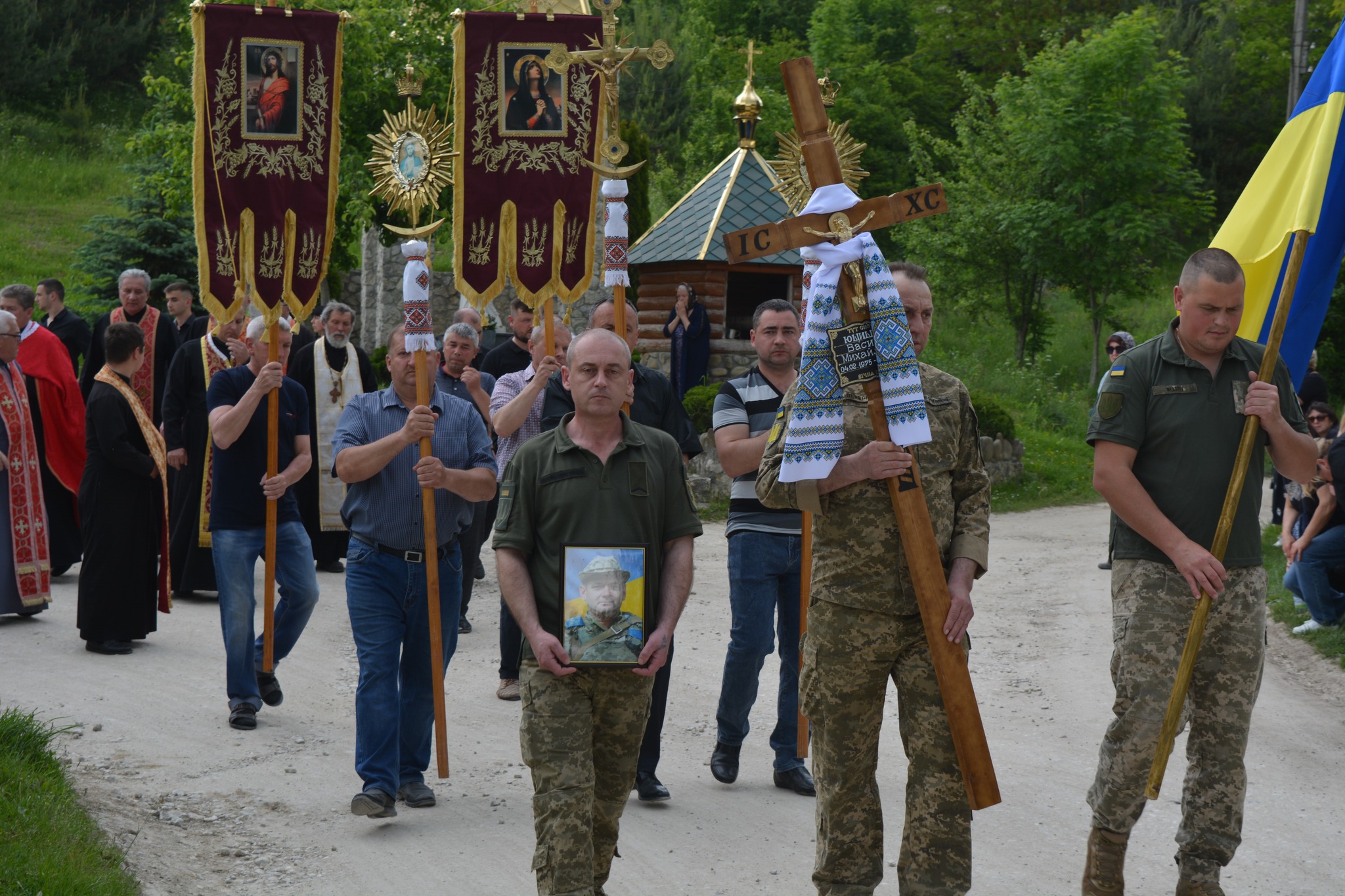 Новини Тернополя - фото з Із захисником Василем Ющишиним попрощалися у Збаразькій громаді
