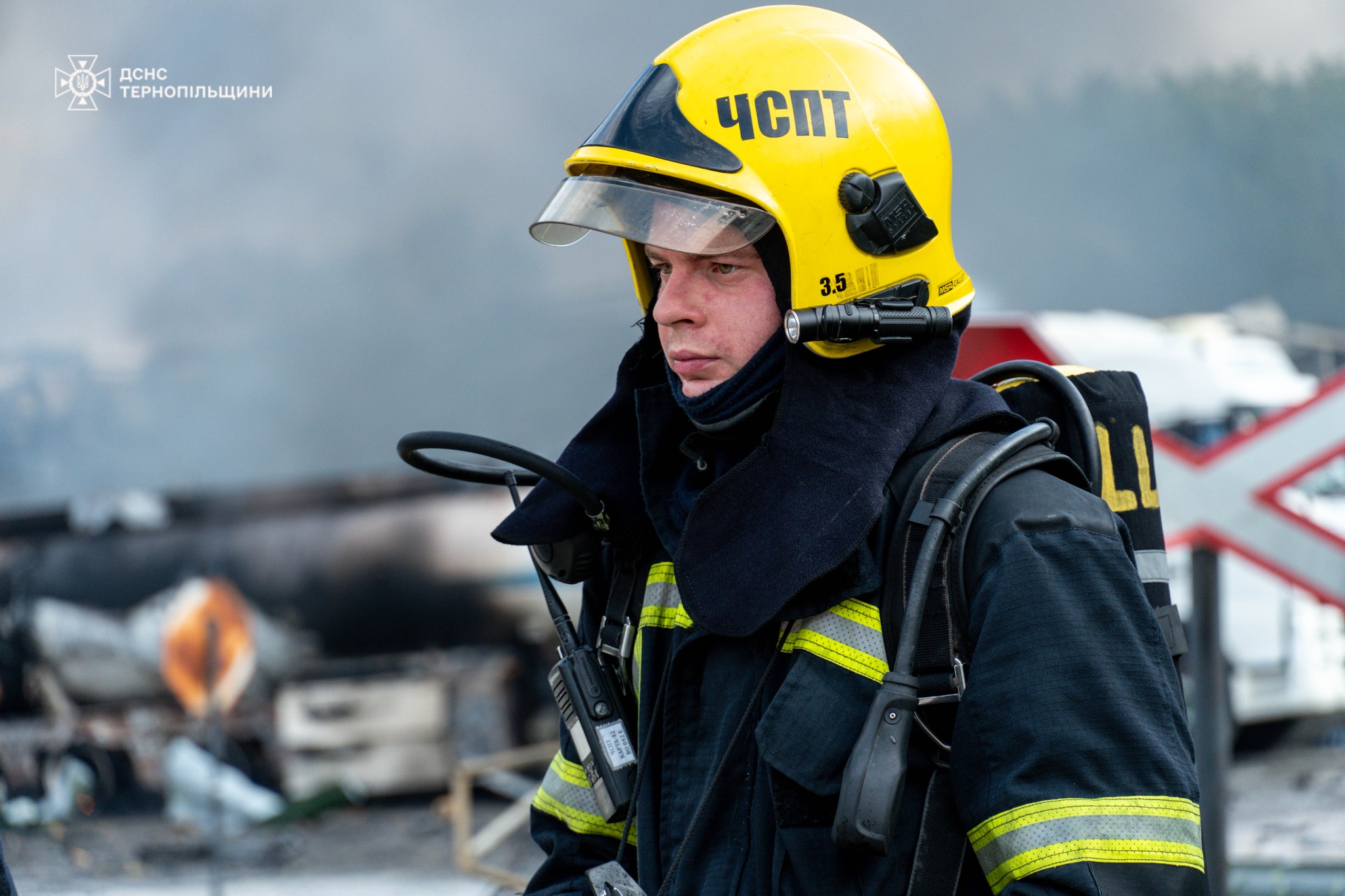 Новини Тернополя - фото з У Тернополі триває ліквідація наслідків пожежі, яка виникла внаслідок ворожого обстрілу