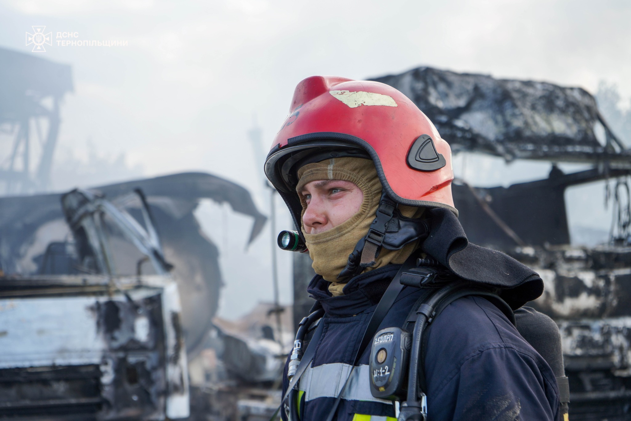 Новини Тернополя - фото з У Тернополі триває ліквідація наслідків пожежі, яка виникла внаслідок ворожого обстрілу