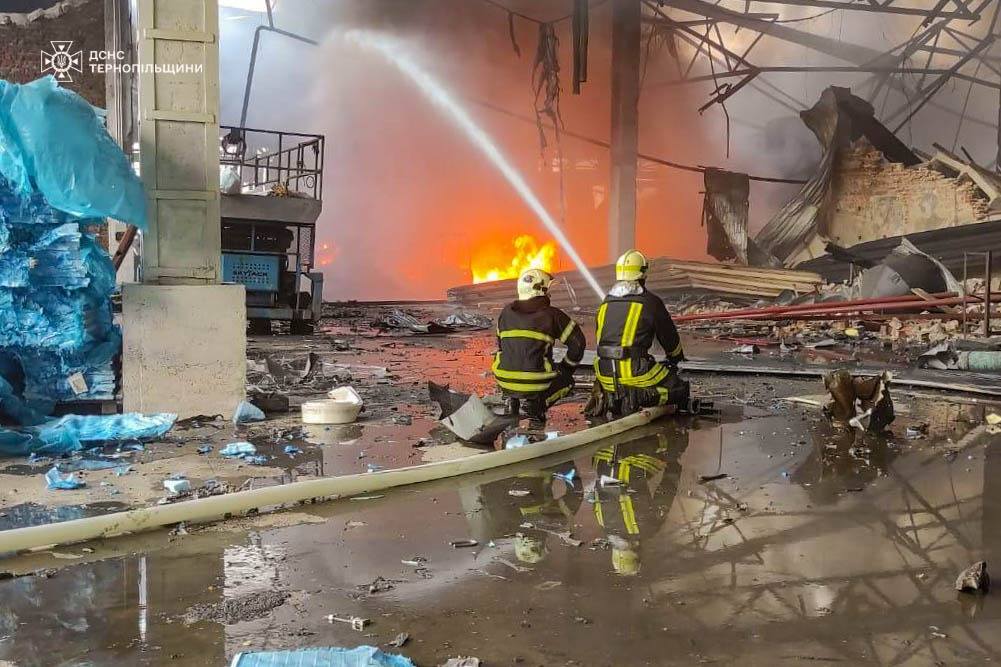 Новини Тернополя - фото з З'явились фото з місця «прильоту» в Тернополі: постраждали 5 людей