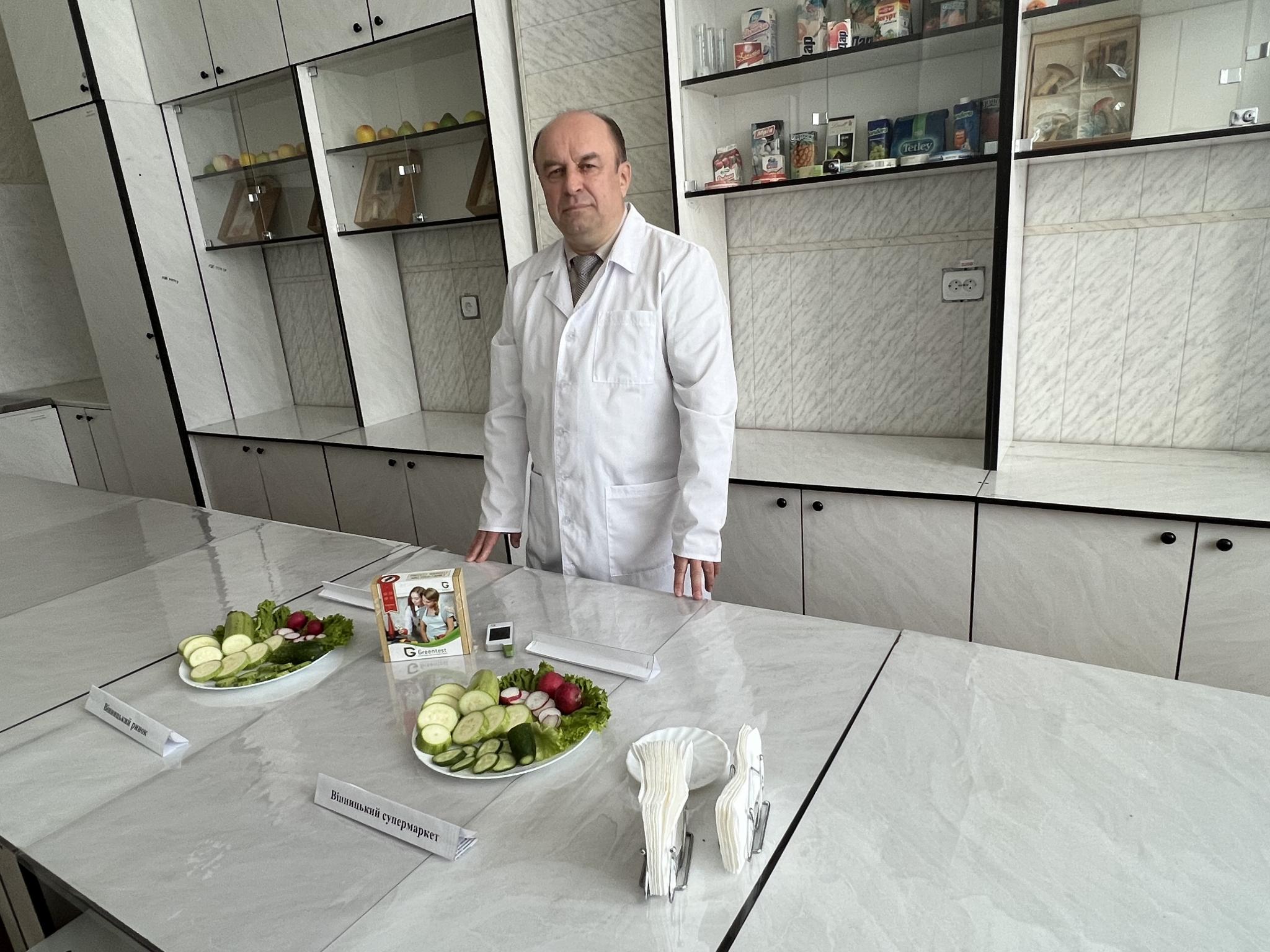 Новини Вінниці - фото з Вінницькі кабачки, огірки,  салат, редис: товарознавці перевірили ранні овочі на вміст нітратів